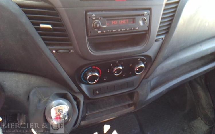 IVECO 35-130 BENNE SIMPLE CABINE COFFRE ROUGE DY-406-WM