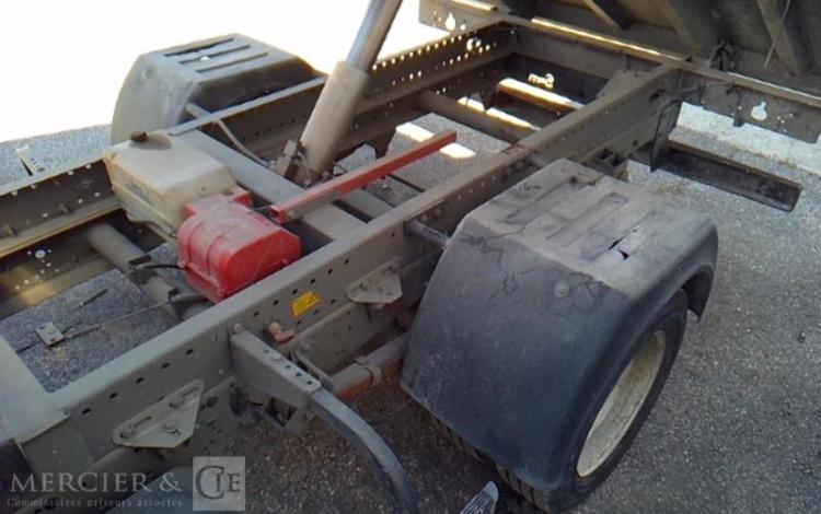 IVECO 35-130 BENNE SIMPLE CABINE COFFRE ROUGE DY-406-WM