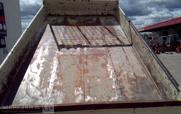 IVECO 35-130 BENNE SIMPLE CABINE BLANC EA-310-CQ