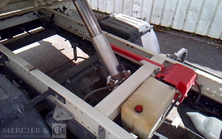 IVECO 35-130 BENNE SIMPLE CABINE BLANC EA-310-CQ