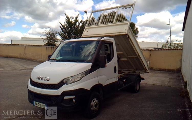 IVECO 35-130 BENNE SIMPLE CABINE BLANC EA-310-CQ