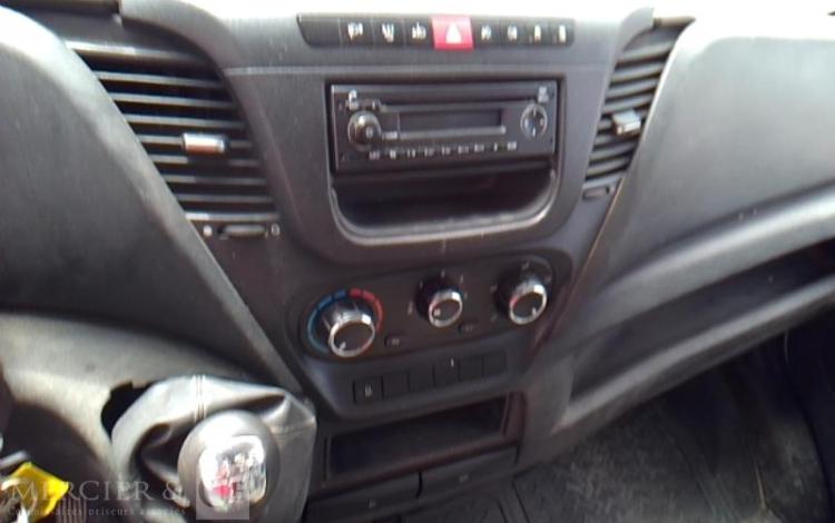 IVECO 35-130 BENNE SIMPLE CABINE BLANC EA-310-CQ