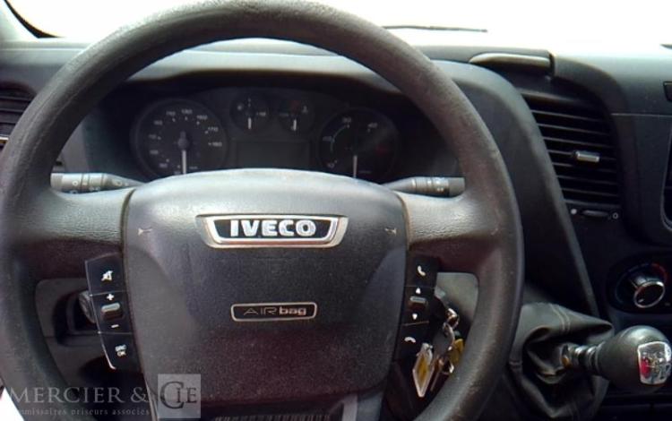 IVECO 35-130 BENNE SIMPLE CABINE BLANC EA-310-CQ