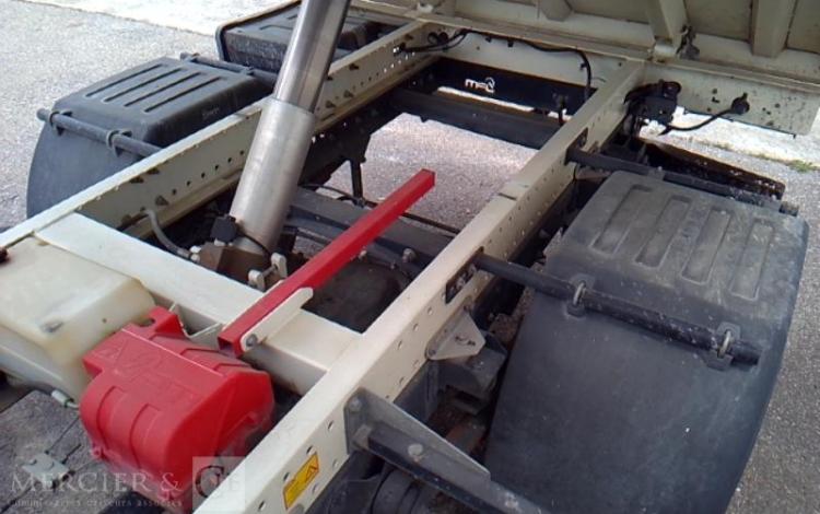 IVECO 35-130 BENNE SIMPLE CABINE BLANC EA-310-CQ