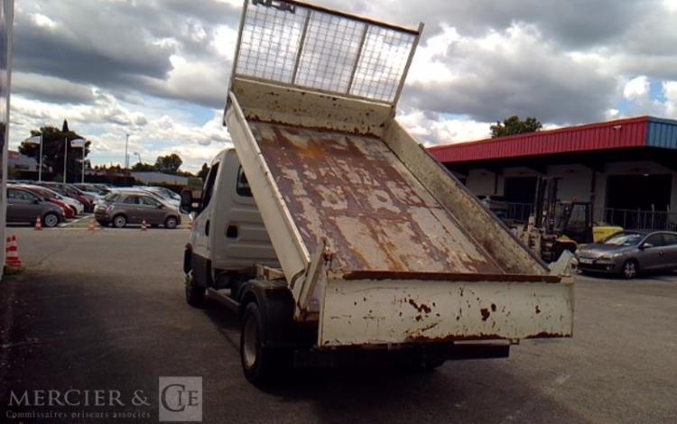 IVECO 35-130 BENNE SIMPLE CABINE BLANC EA-310-CQ