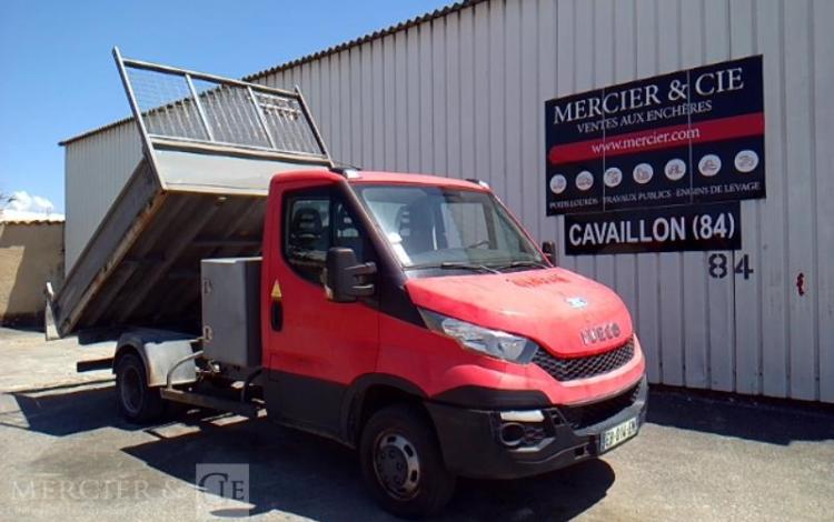 IVECO 35-130 BENNE SIMPLE CABINE COFFRE ROUGE EB-014-EM