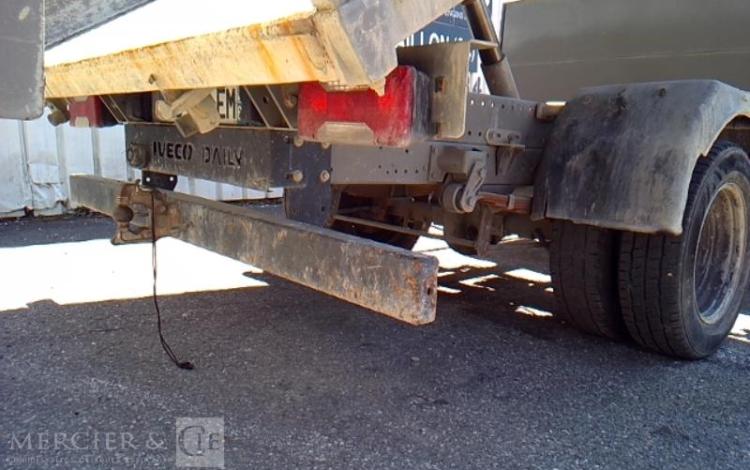IVECO 35-130 BENNE SIMPLE CABINE COFFRE ROUGE EB-014-EM