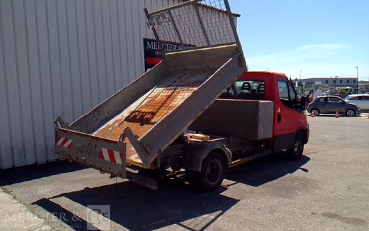 IVECO 35-130 BENNE SIMPLE CABINE COFFRE ROUGE EB-014-EM