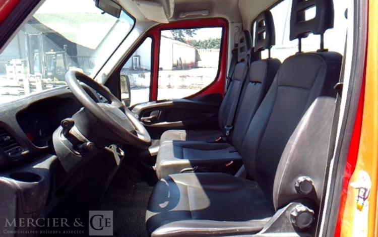 IVECO 35-130 BENNE SIMPLE CABINE COFFRE ROUGE EB-014-EM