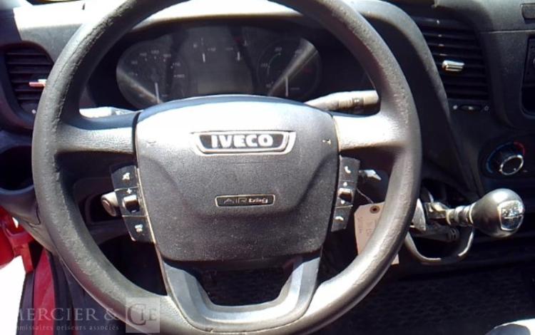 IVECO 35-130 BENNE SIMPLE CABINE COFFRE ROUGE EB-014-EM