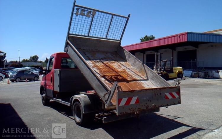 IVECO 35-130 BENNE SIMPLE CABINE COFFRE ROUGE EB-014-EM