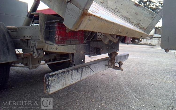 IVECO 35-130 BENNE SIMPLE CABINE COFFRE ROUGE EB-522-BE