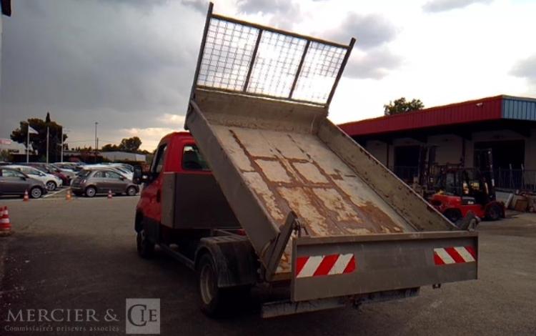 IVECO 35-130 BENNE SIMPLE CABINE COFFRE ROUGE EB-522-BE