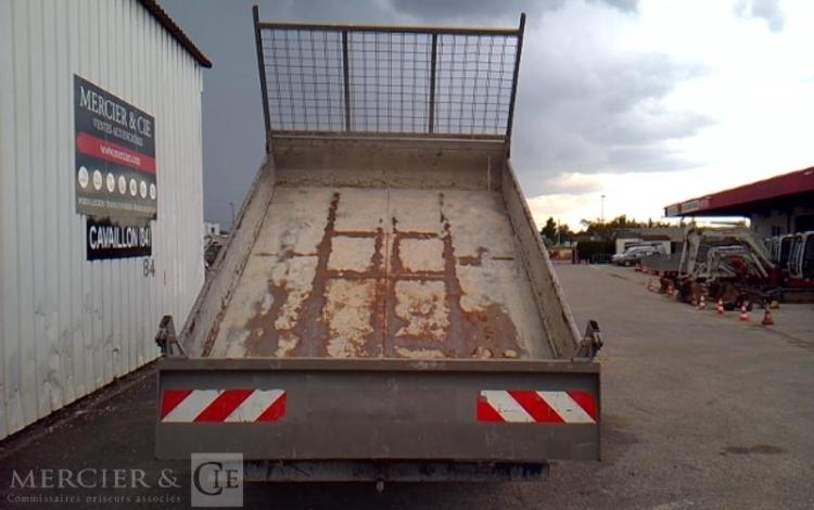 IVECO 35-130 BENNE SIMPLE CABINE COFFRE ROUGE EB-522-BE