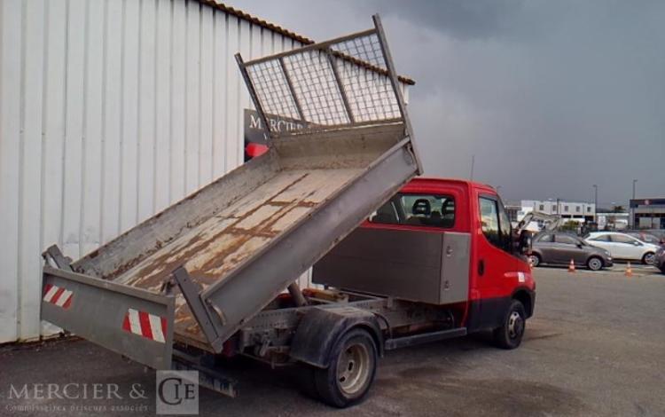 IVECO 35-130 BENNE SIMPLE CABINE COFFRE ROUGE EB-522-BE