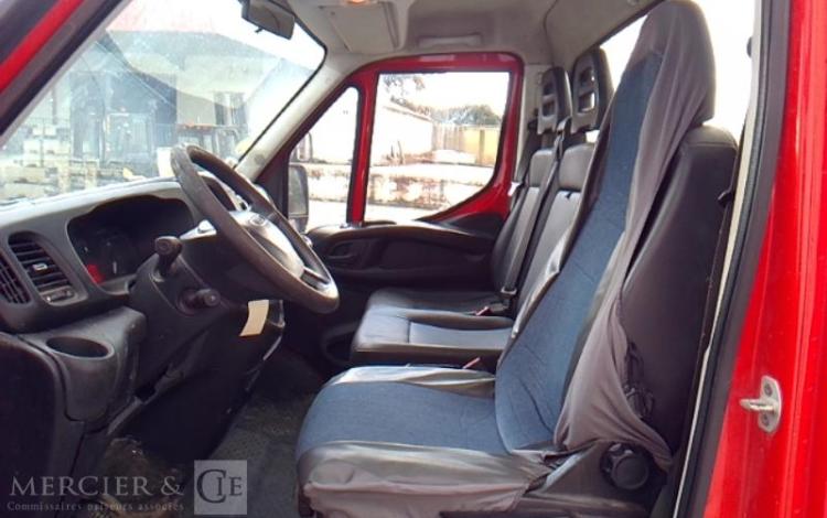 IVECO 35-130 BENNE SIMPLE CABINE COFFRE ROUGE EB-522-BE