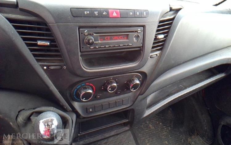 IVECO 35-130 BENNE SIMPLE CABINE COFFRE ROUGE EB-522-BE