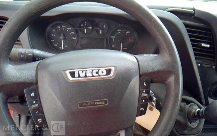 IVECO 35-130 BENNE SIMPLE CABINE COFFRE ROUGE EB-522-BE