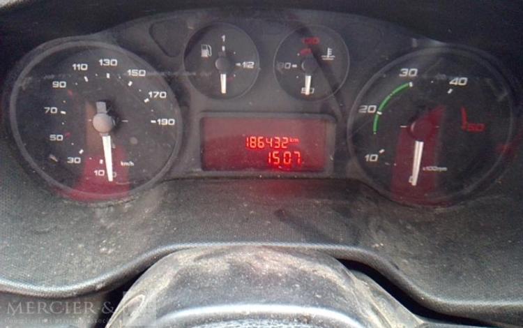 IVECO 35-130 BENNE SIMPLE CABINE COFFRE ROUGE EB-522-BE