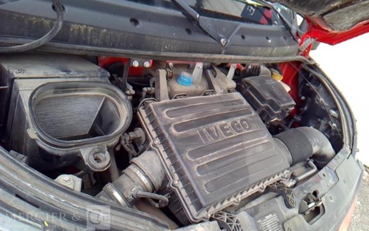 IVECO 35-130 BENNE SIMPLE CABINE COFFRE ROUGE EB-522-BE