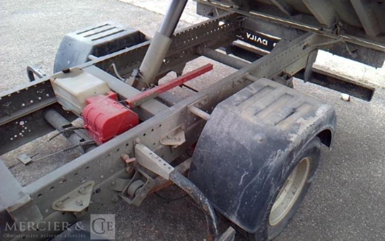 IVECO 35-130 BENNE SIMPLE CABINE COFFRE ROUGE EB-522-BE