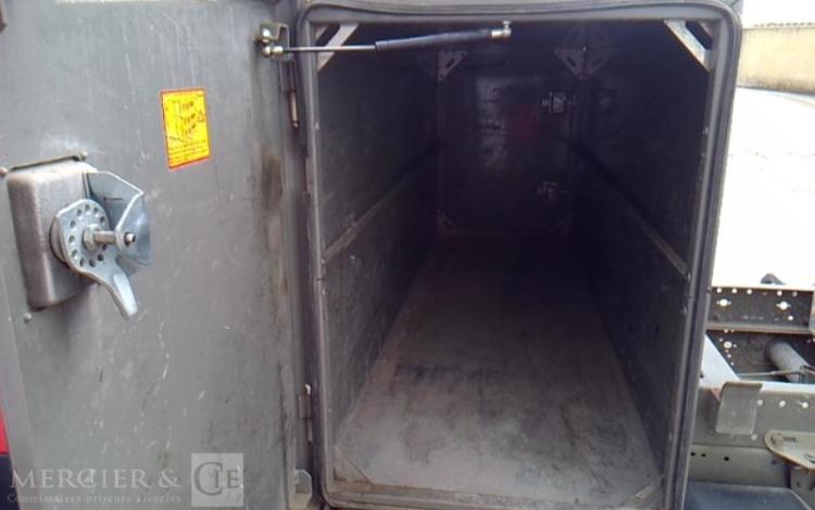 IVECO 35-130 BENNE SIMPLE CABINE COFFRE ROUGE EB-522-BE