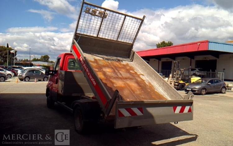IVECO 35-130 BENNE SIMPLE CABINE COFFRE ROUGE EE-327-CS