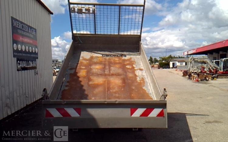 IVECO 35-130 BENNE SIMPLE CABINE COFFRE ROUGE EE-327-CS