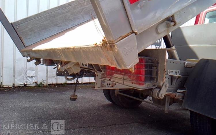 IVECO 35-130 BENNE SIMPLE CABINE COFFRE ROUGE EE-327-CS