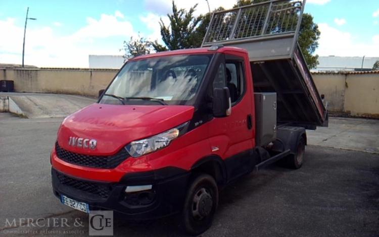 IVECO 35-130 BENNE SIMPLE CABINE COFFRE ROUGE EE-327-CS
