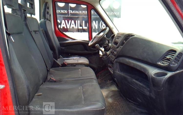 IVECO 35-130 BENNE SIMPLE CABINE COFFRE ROUGE EE-327-CS
