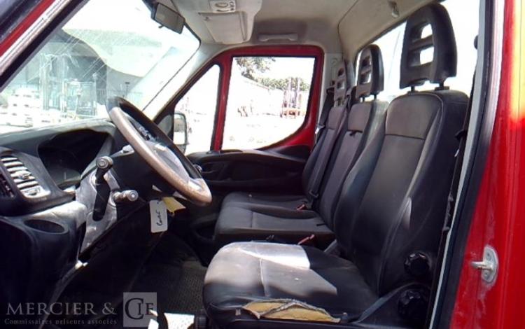 IVECO 35-130 BENNE SIMPLE CABINE COFFRE ROUGE EE-327-CS