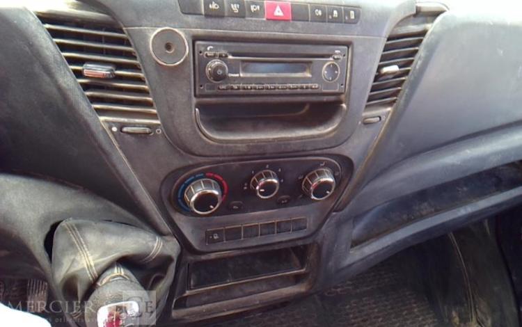 IVECO 35-130 BENNE SIMPLE CABINE COFFRE ROUGE EE-327-CS