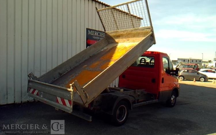 IVECO 35-130 BENNE SIMPLE CABINE ROUGE EG-244-PY