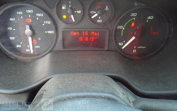 IVECO 35-130 BENNE SIMPLE CABINE ROUGE EG-244-PY