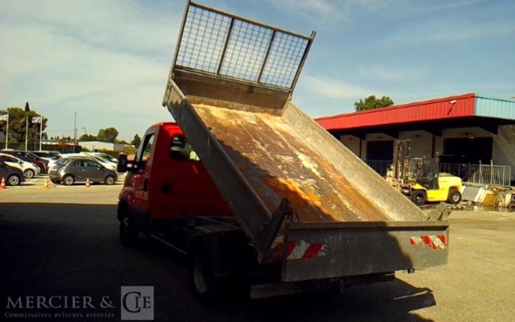 IVECO 35-130 BENNE SIMPLE CABINE ROUGE EG-709-QK