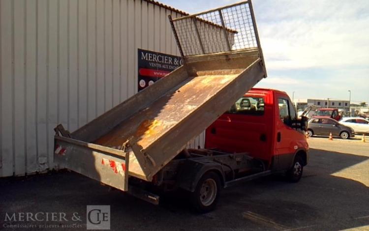 IVECO 35-130 BENNE SIMPLE CABINE ROUGE EG-709-QK