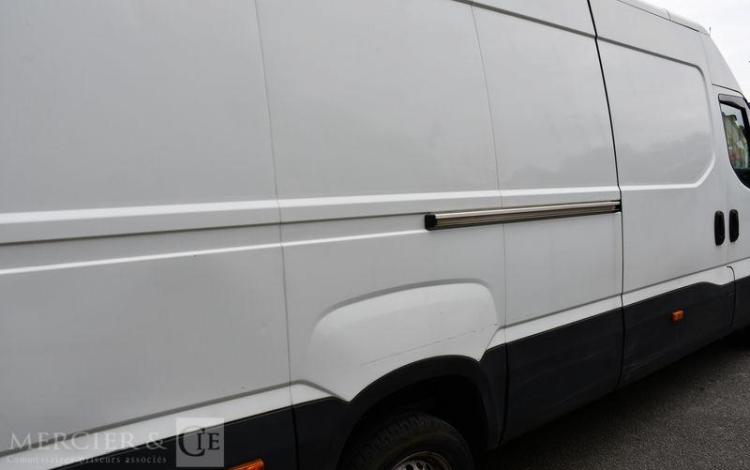IVECO DAILY 35 S 2,3 HPI126 BASE BLANC EH-709-RT