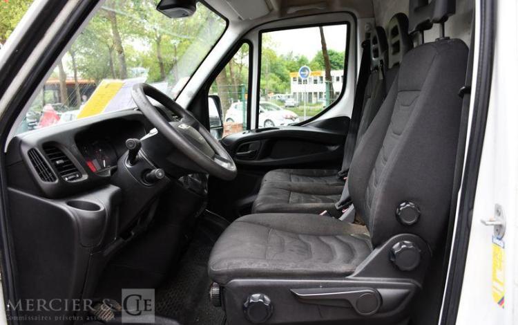 IVECO DAILY 35 S 2,3 HPI126 BASE BLANC EH-709-RT