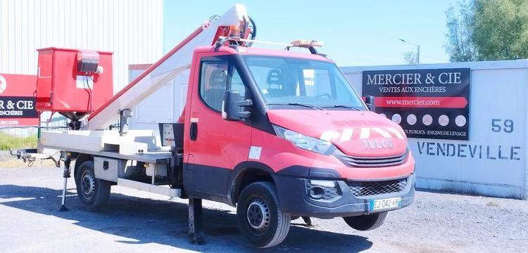 IVECO DAILY AVEC NACELLE MULTITEL 160ALU 16M – DIESEL – 2524 HEURES – 69353 KMS ROUGE EJ-042-KH