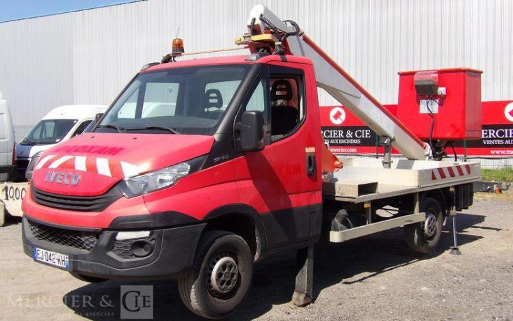 IVECO DAILY AVEC NACELLE MULTITEL 160ALU 16M – DIESEL – 2524 HEURES – 69353 KMS ROUGE EJ-042-KH