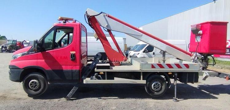 IVECO DAILY AVEC NACELLE MULTITEL 160ALU 16M – DIESEL – 2524 HEURES – 69353 KMS ROUGE EJ-042-KH