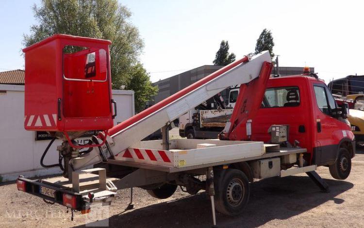 IVECO DAILY AVEC NACELLE MULTITEL 160ALU 16M – DIESEL – 2524 HEURES – 69353 KMS ROUGE EJ-042-KH
