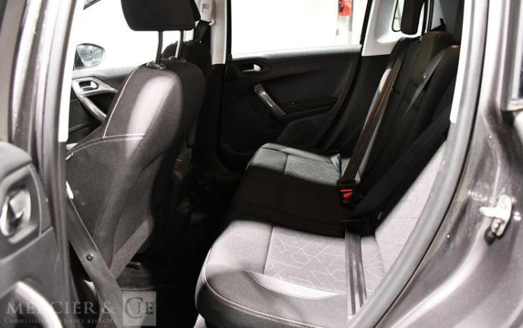 PEUGEOT 2008 1,2 PURETECH 110CH STYLE S&S GRIS EM-009-SV