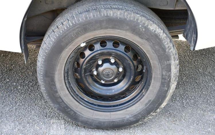 TOYOTA HILUX 8 D150 XTRALECAP4MCA BLANC EM-107-QJ