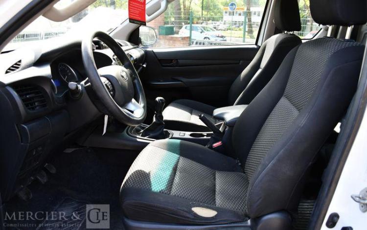 TOYOTA HILUX 8 D150 XTRALECAP4MCA BLANC EM-107-QJ