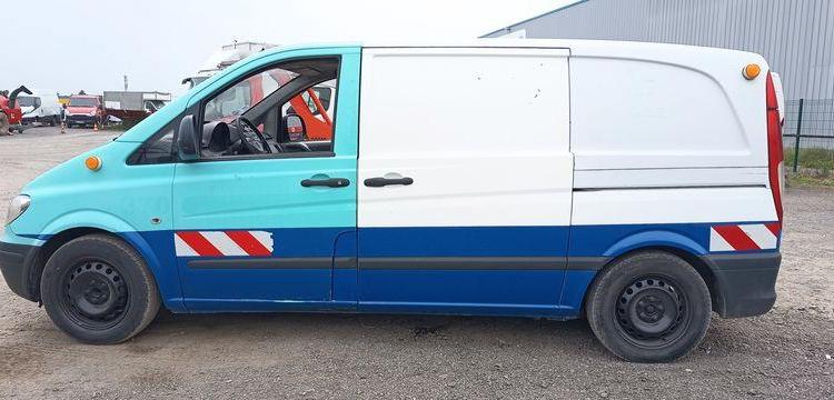 MERCEDES VITO 113 CDI  2,1 CDI 16V 109CV EQUIPE CURAGE – DIESEL – KILOMETRAGE NON GARANTI BLANC/BLEU EN-113-CH