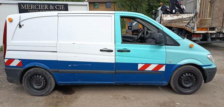 MERCEDES VITO 113 CDI  2,1 CDI 16V 109CV EQUIPE CURAGE – DIESEL – KILOMETRAGE NON GARANTI BLANC/BLEU EN-113-CH