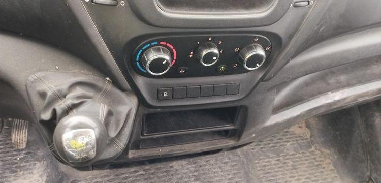 IVECO 35C12 BENNE AVEC COFFRE ACIER DIESEL – 175183 KMS – ANNEE 2017 BLANC EP-130-SL