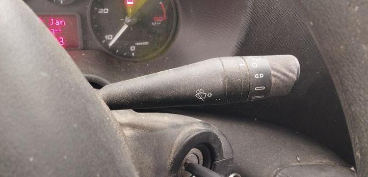 IVECO 35C12 BENNE AVEC COFFRE ACIER DIESEL – 175183 KMS – ANNEE 2017 BLANC EP-130-SL